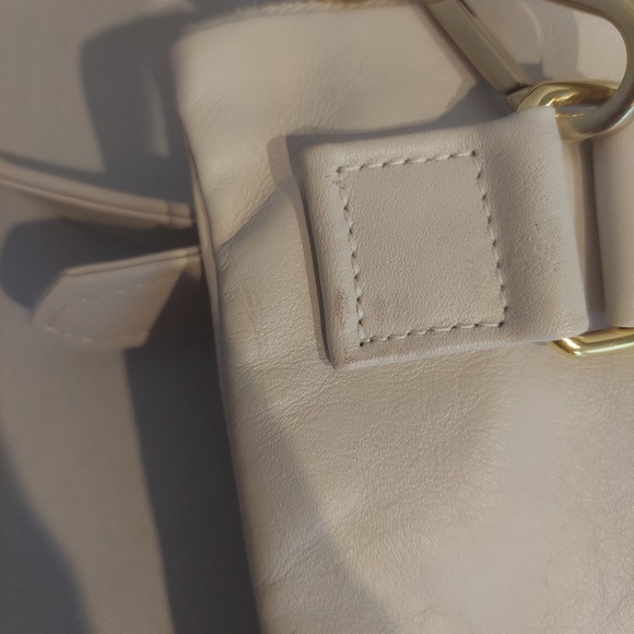 Holly and Tanager Womens Creme 100%‎ Genuine Leather Companion Max Crossbody Bag - Picture 9 of 16